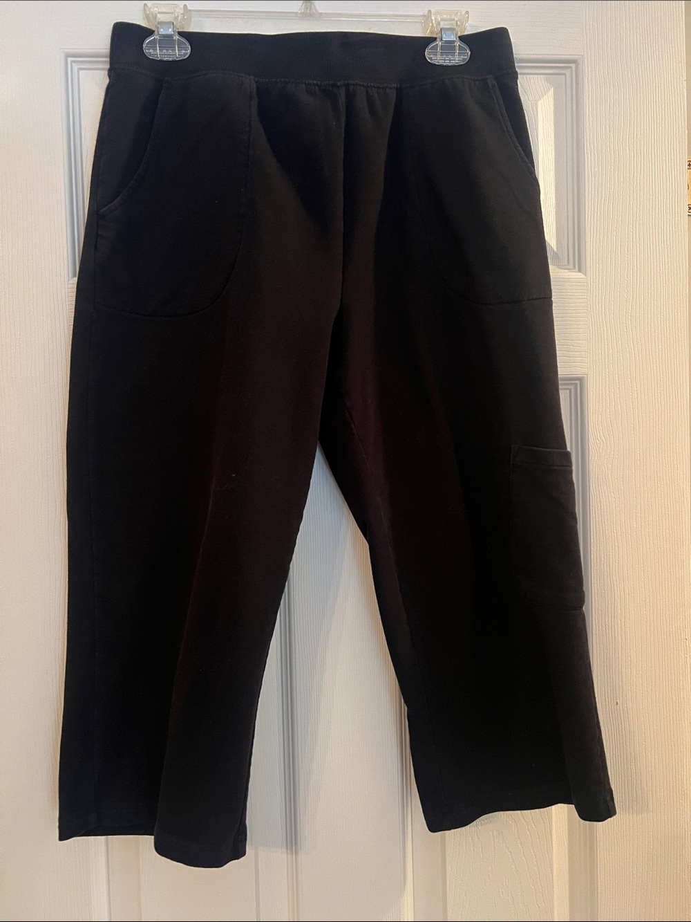 Women's Black Wide-Leg Pull-On Jogger capris